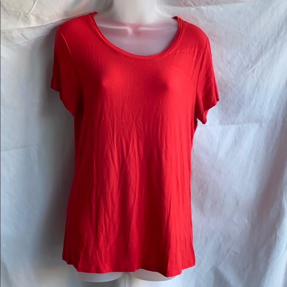 2/$12 if you bundle another 2/$12 listing! Women’s basic tee